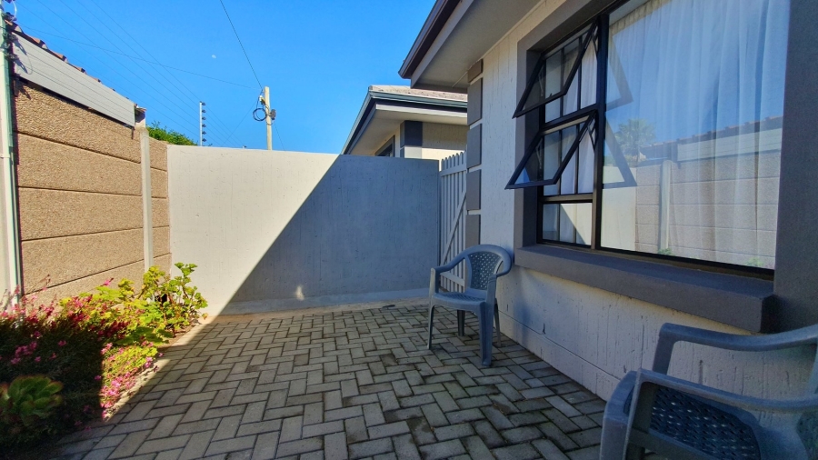 2 Bedroom Property for Sale in Dana Bay Western Cape